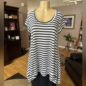 DUCCI black & white striped short sleeves scoop neckline blouse-size XL
